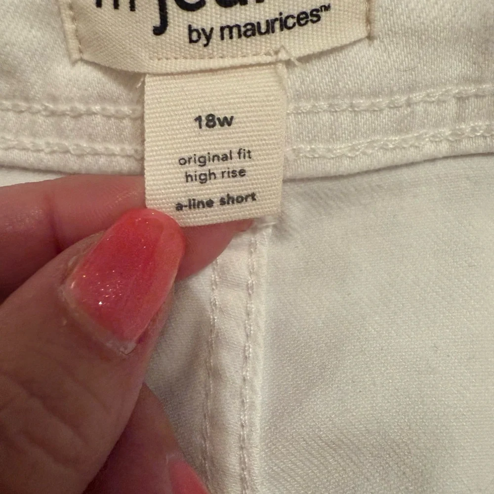 Maurices White Jean Shorts Classic Cuffed Design - Picture 3 of 4